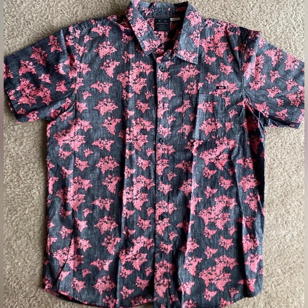 Oakley, mens L button down shirt